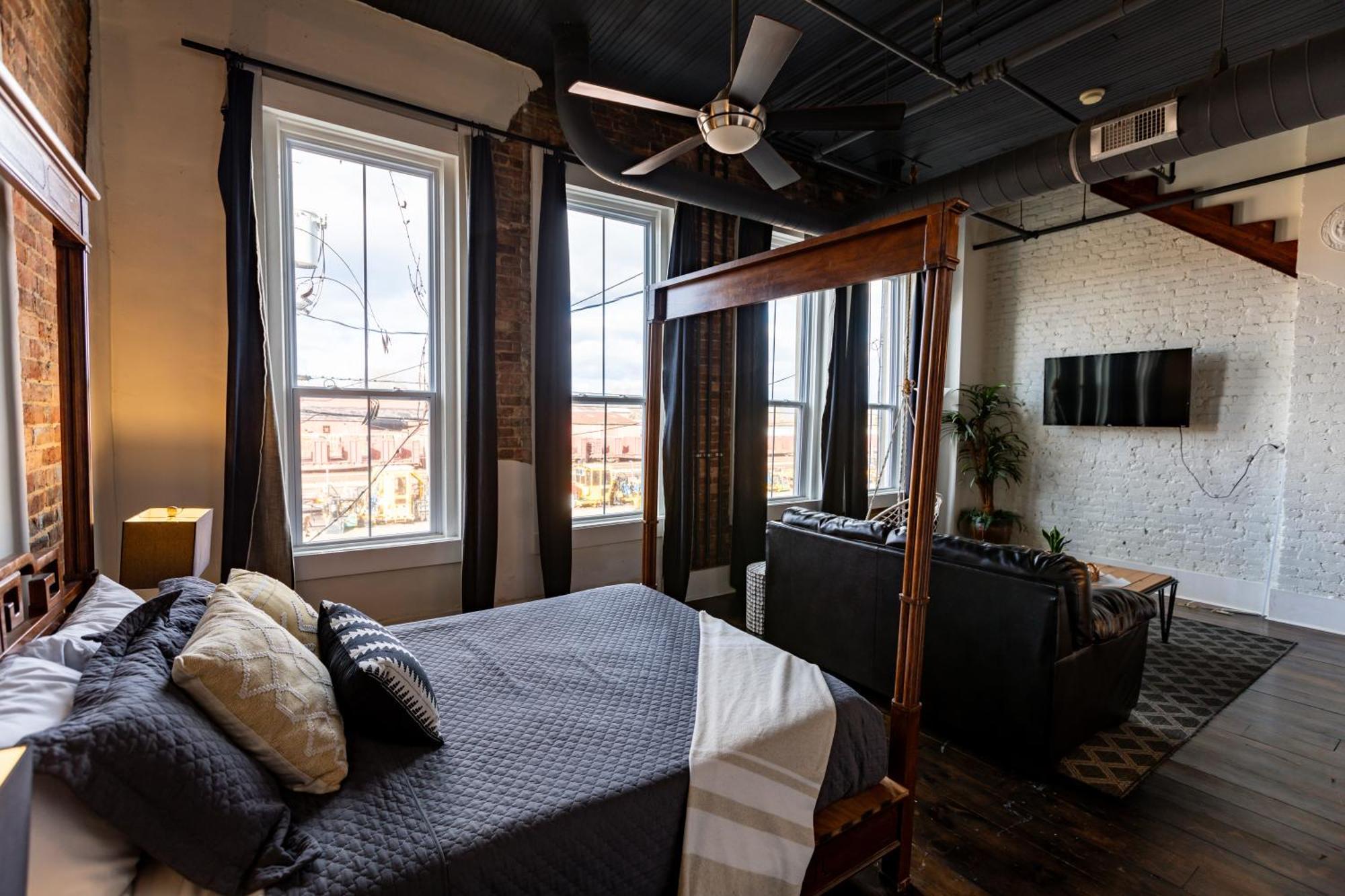 The Two Story Loft Apartment Springfield Exterior foto
