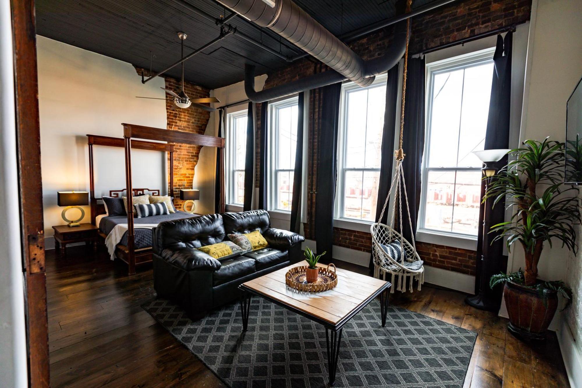 The Two Story Loft Apartment Springfield Exterior foto
