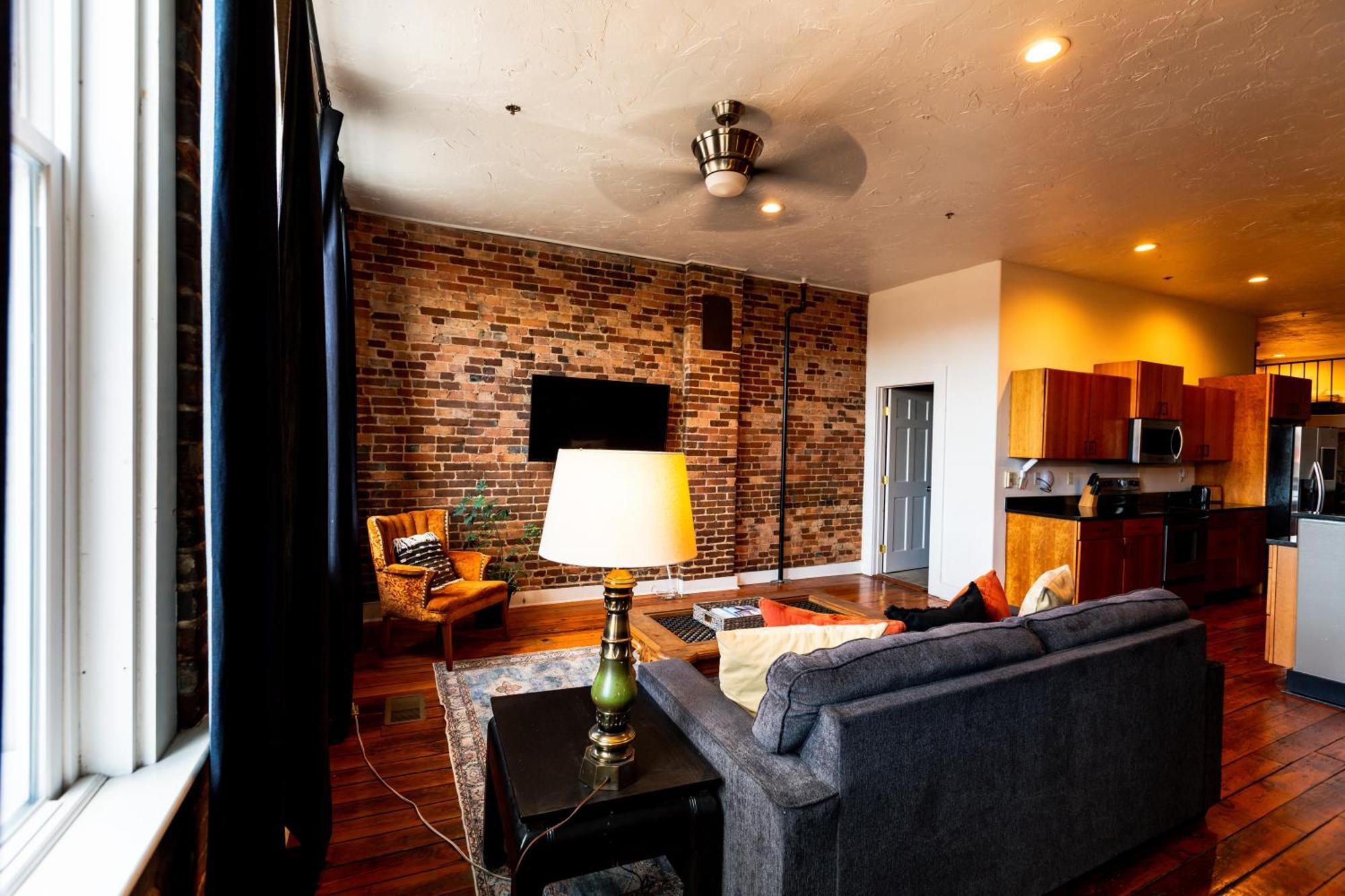 The Two Story Loft Apartment Springfield Exterior foto