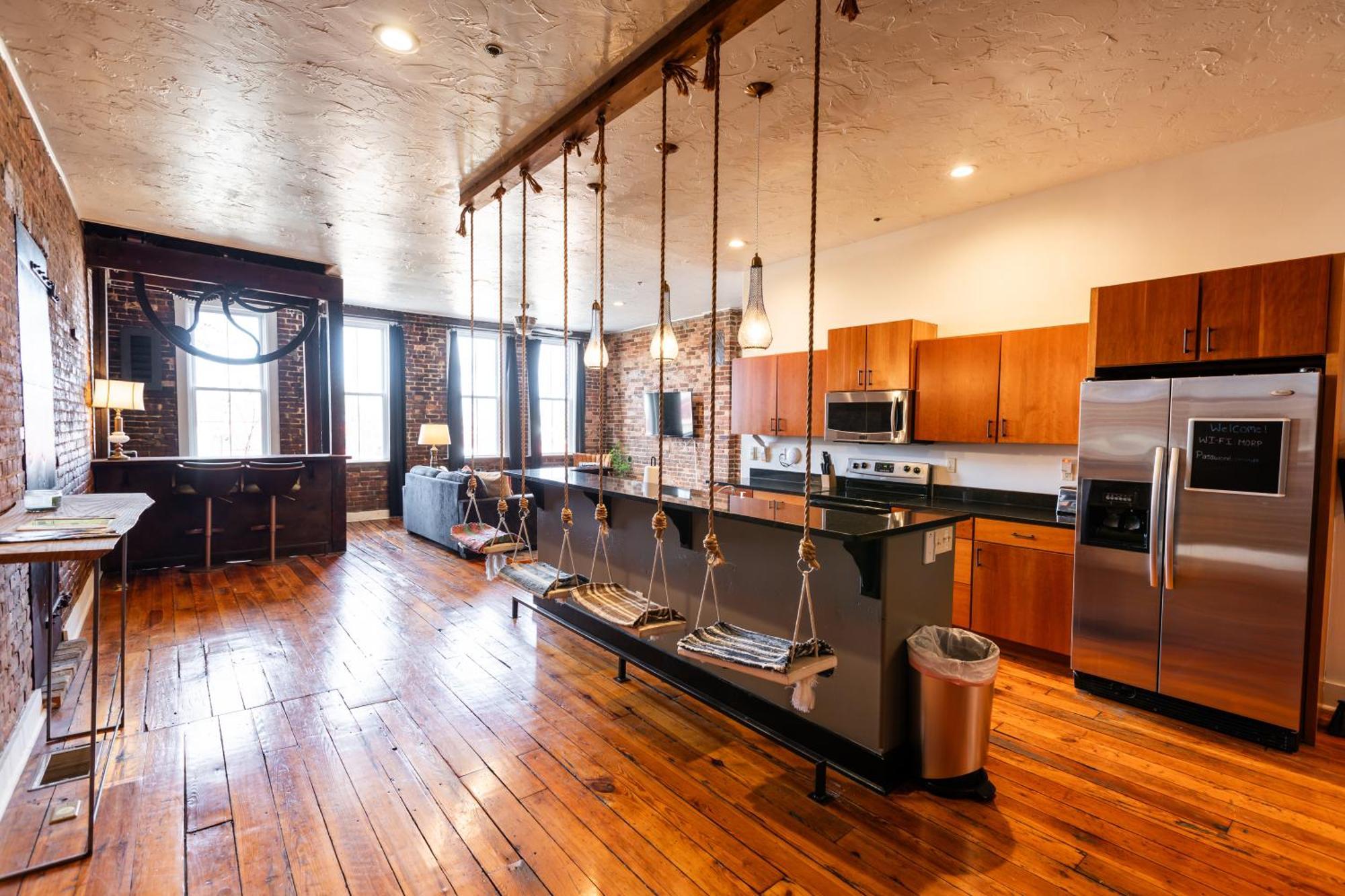 The Two Story Loft Apartment Springfield Exterior foto