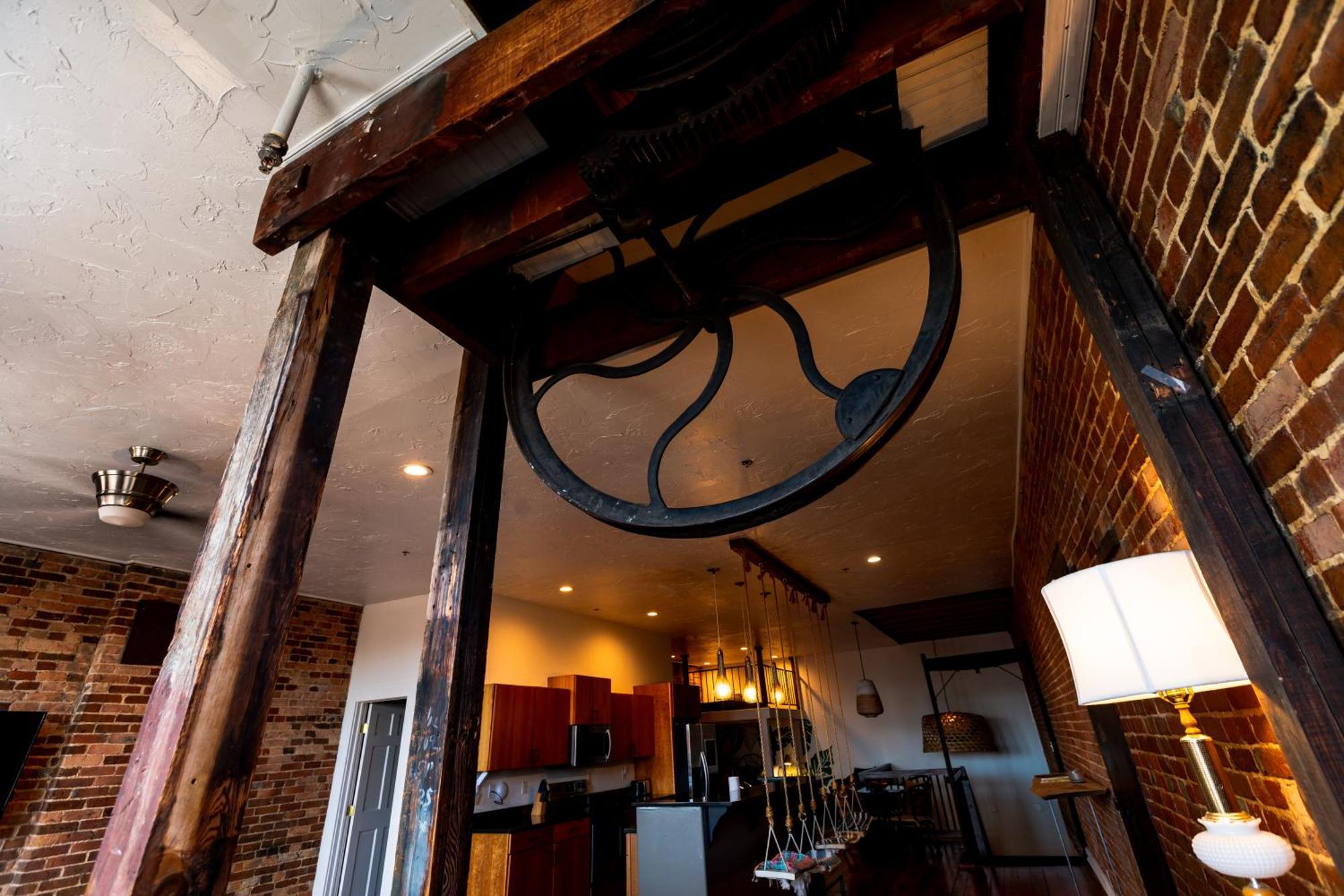 The Two Story Loft Apartment Springfield Exterior foto