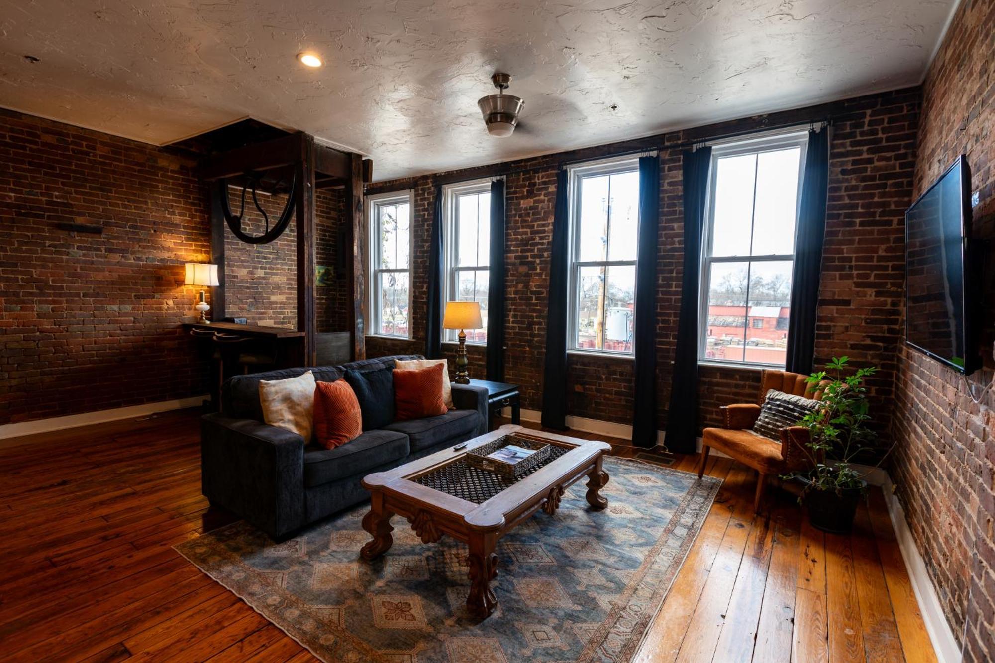 The Two Story Loft Apartment Springfield Exterior foto