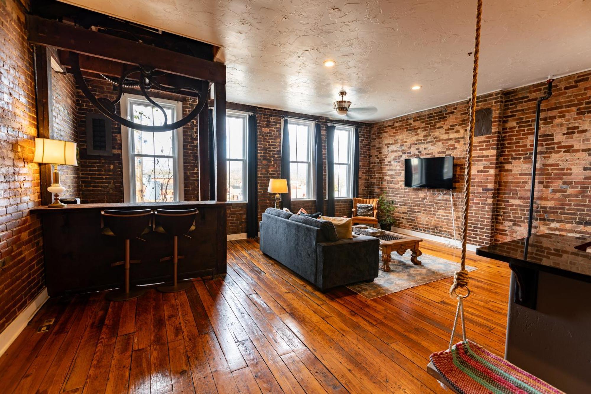 The Two Story Loft Apartment Springfield Exterior foto